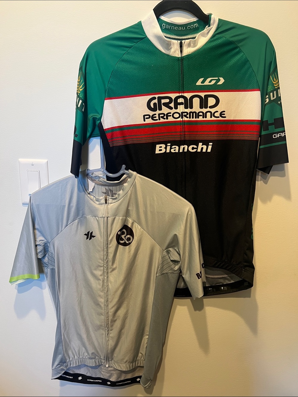 Bundle of 2 men’s medium bike jerseys / hyperthreads and garneau